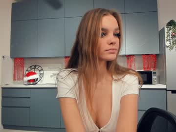 girl
        jeancoopera cam image #3053507