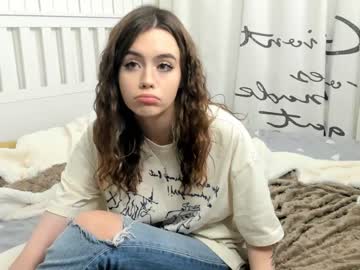 girl
        connieambes cam image #2476414