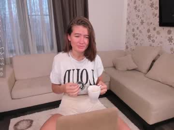 girl
        niaoliniost cam image #2515703