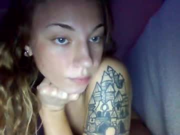 girl
        your_fav1 cam image #6833276