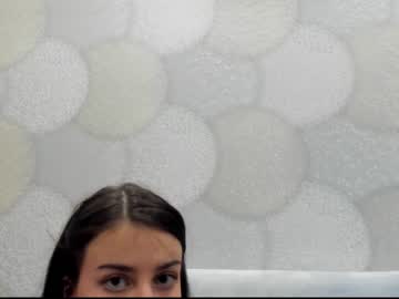 girl
        aria_diaz cam image #614772