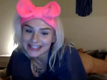girl
        firebrookey cam image #1443553