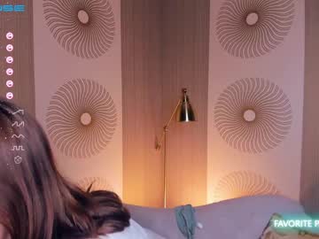 girl
        happiness_call cam image #1462673