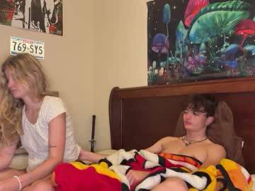 couple
        foxyroxie777 cam image #6598923