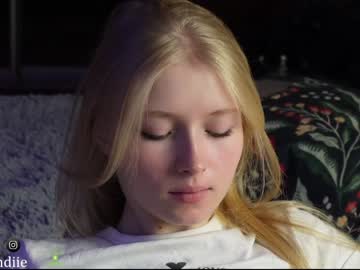 girl
        bestblondiiecb cam image #2919882