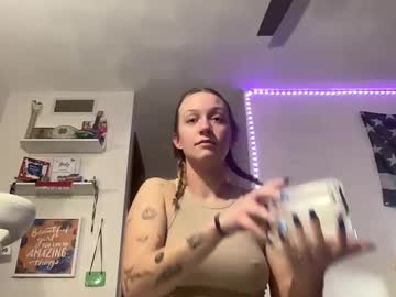 girl
        carlyy13 cam image #5758966