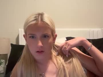 girl
        cassiemaee cam image #6996851