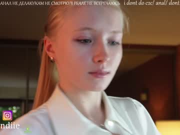 girl
        bestblondiiecb cam image #1562075