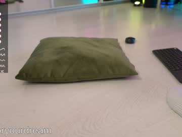 girl
        dovia cam image #316360