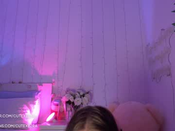 girl
        ezra cam image #810028