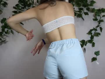 girl
        teresabriggs cam image #2261883
