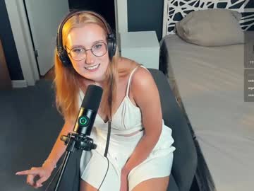 girl
        mind_of_heart cam image #4907597