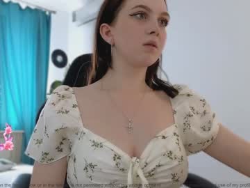 girl
        small_blondee cam image #4289094