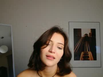 girl
        lisasashley cam image #2427992