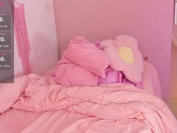 girl
        little_effy18_ cam image #4877101