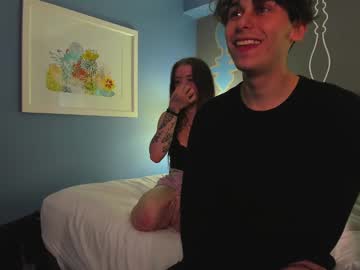 couple
        aesus3x cam image #6694088