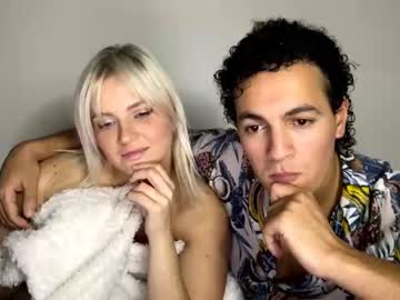 couple
        chulo33333 cam image #2776012