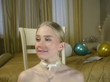 girl
        merylharvison cam image #5590243
