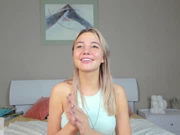 girl
        lilly_mattsson cam image #1828815