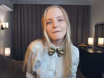 girl
        may_wow cam image #3081886