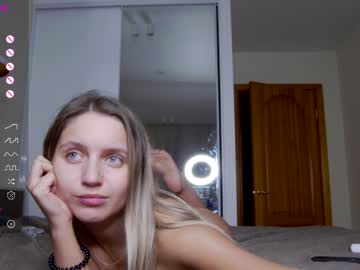 girl
        brightrays__ cam image #5446970