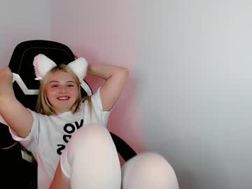 girl
        shy_blondiee cam image #845666