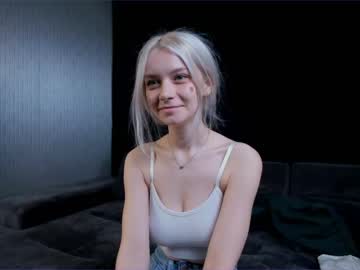 girl
        cassie130505 cam image #3866452