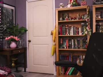 girl
        autumnbuttons cam image #350885