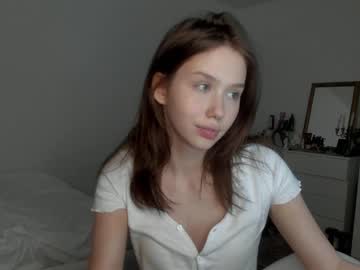 girl
        vivienne_westwoood cam image #1743598