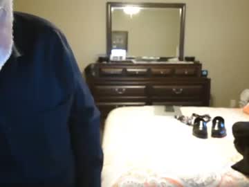couple
        furrybear_1955 cam image #2580393