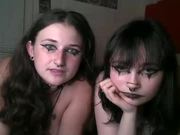 girl
        kiss4p cam image #4495713