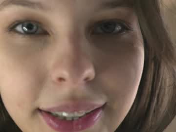 girl
        whisper_of_love cam image #5890646