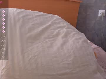girl
        evasee cam image #5738429