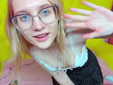 girl
        nanni_niss cam image #905790