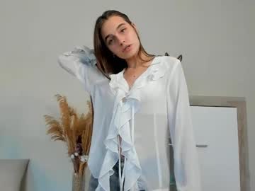 girl
        whitneyfarro cam image #4584725