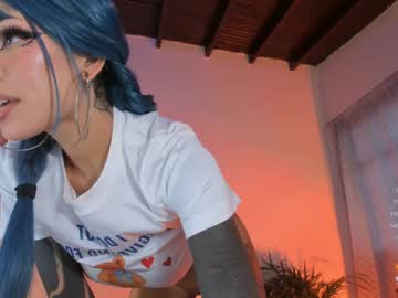 girl
        menasaurio_ cam image #4407172