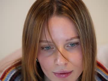 girl
        ellaa91 cam image #700274