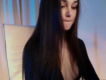 girl
        hollyextra cam image #6793849