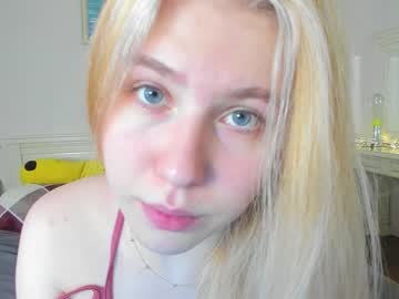 girl
        strip_by_christel cam image #102314