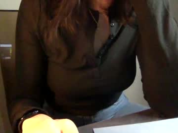 girl
        lillyandhertoyy cam image #3385284