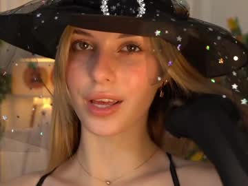 girl
        refined_style cam image #5374185