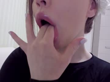 girl
        aminaswan_ cam image #2301056