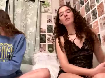 girl
        kylieexoxoxo2432 cam image #6642749