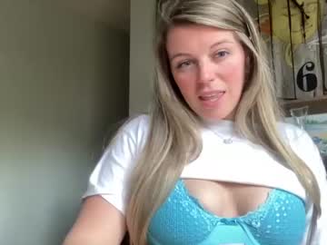girl
        bumble_bees45 cam image #1439086