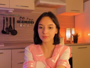 girl
        aimeerogers cam image #1253346