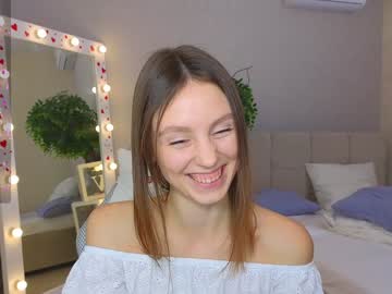 girl
        jule_mills cam image #5038577