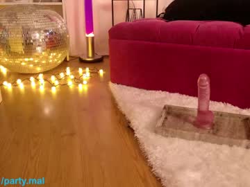 girl
        partymal cam image #4020578
