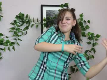 girl
        teresabriggs cam image #2234520