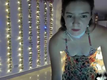 girl
        cutenataly cam image #249460