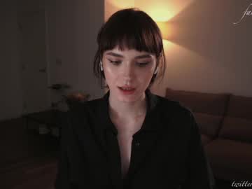girl
        luna_ai cam image #4571954